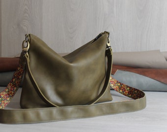 Leather  shoulder bag, crossbody purse, bag with a zipper closure