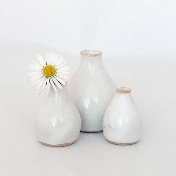 RESERVE - Set of three mini-vases stoneware, white 
