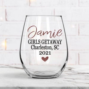 Girls getaway wine glasses, Girls weekend, Girls Trip, Girls' Trip Getaway, Best Friend Gift, Personalized Glass, Party Favor, Gift for her