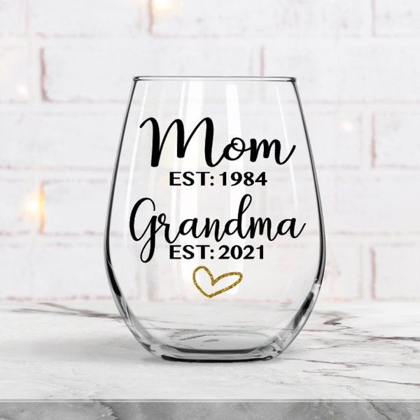 Grandma wine glass, Pregnancy announcement gift, Mothers day gift, Gift for grandma, Grandma wine glass, 2022 Grandma, Gift for Mom