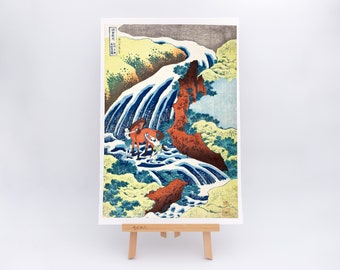 Hokusai's The Yoshitsune horse-washing falls at Yoshino, Izumi Province - Impression fine art à bord frangé