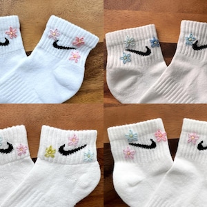 ANKLE LENGTH - Hand Embroidered Daisy Socks (Nike - Authentic)