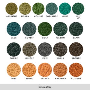 May include: A chart of 15 different leather colors with names in French. The colors range from green to brown to orange. The leather has a textured surface.