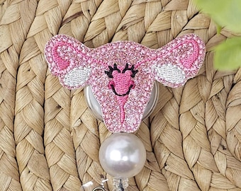 Porta credencial retráctil rosa con diseño de útero, porta credencial de útero, carrete para credencial de útero, porta credencial de ginecología y obstetricia, carrete intercambiable para credencial, carrete para credencial