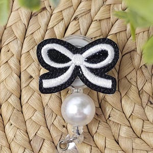 Weißer Kokette Bogen einziehbarer Ausweishalter, Kokette Bogen Ausweishalter, Bogen Ausweis Reel, austauschbarer Ausweis Reel, Krankenschwester Ausweis Reel, Topper