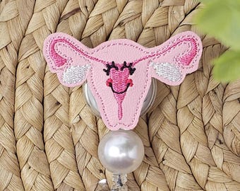 Porta credencial retráctil rosa con diseño de útero, porta credencial de útero, carrete para credencial de útero, porta credencial de ginecología y obstetricia, carrete intercambiable para credencial, carrete para credencial