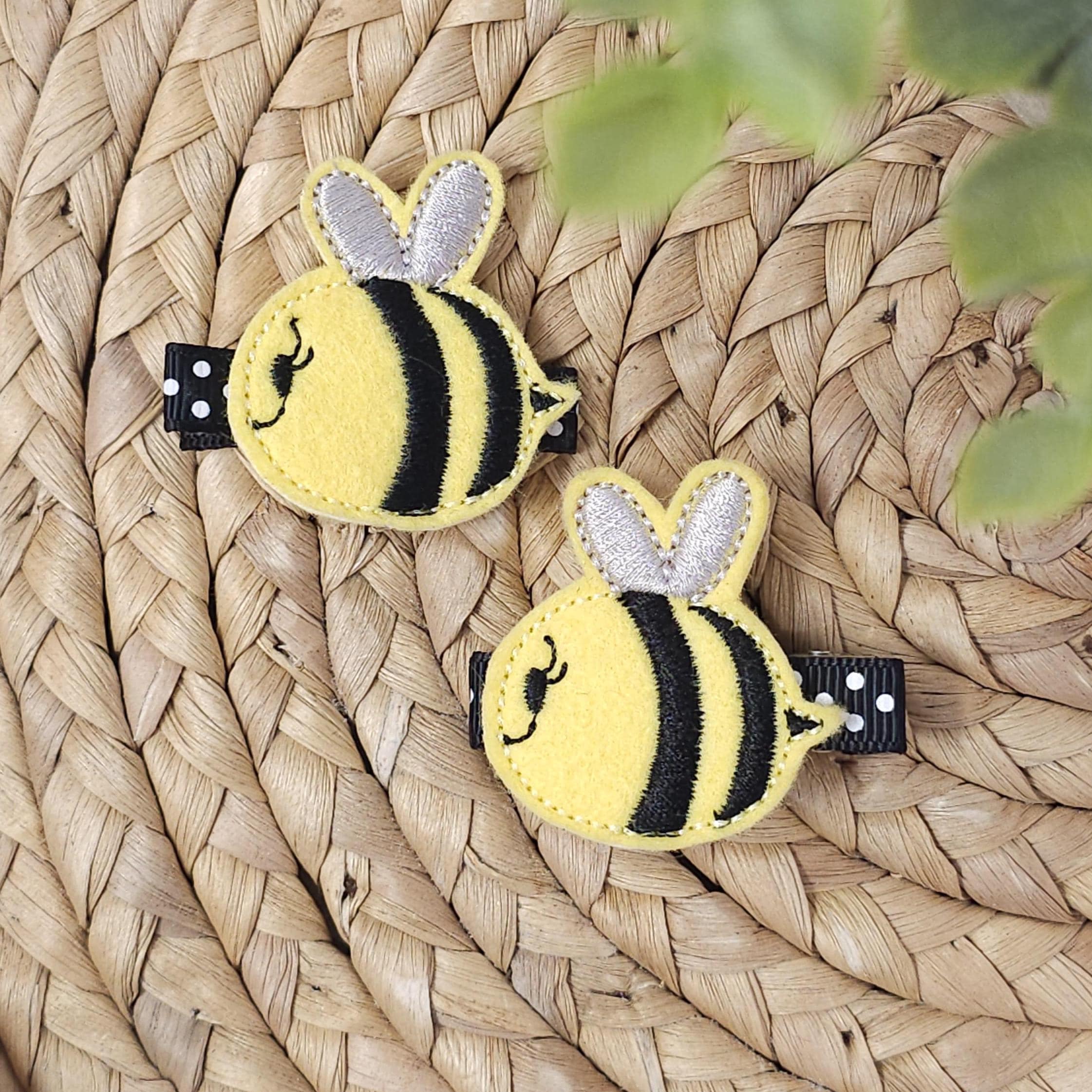 2pc retro-style bee hair clips Bee Jewelry Bee Jewellery Set of 2 Gold Hair Clips Gold Hair  main image 3