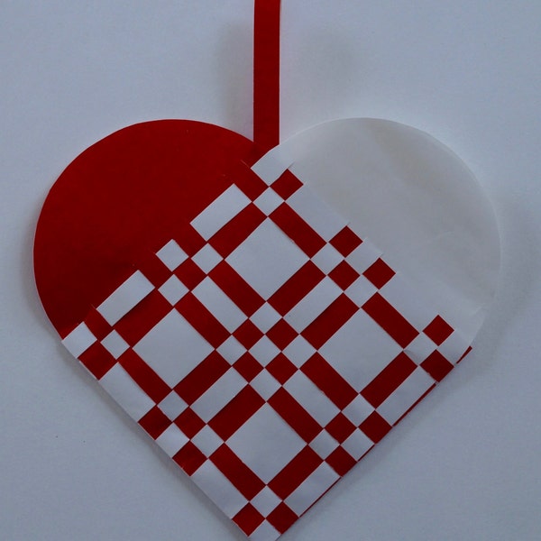 Woven Danish Heart Basket • Scandinavian • Christmas Ornament • Julehjerter