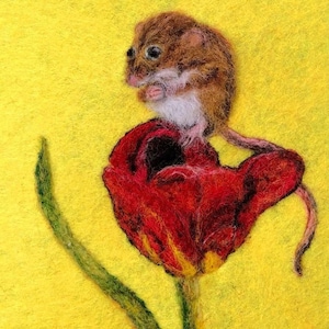 Immagine di topo e tulipano / Biglietto di auguri / Dipinto artistico in feltro - Originale in feltro ad ago - fatto a mano - formato C6, vuoto per il tuo messaggio
