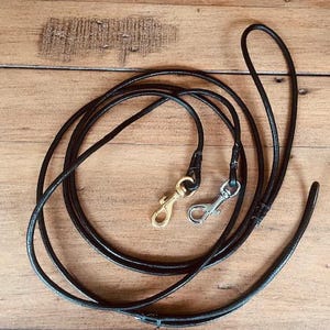 Correa para exhibición canina - Redonda, 4 mm de cuero con clip de gatillo