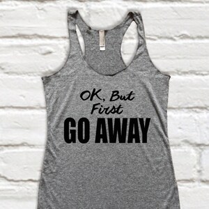 OK, maar eerst WEGGAAN Tank Top grijs, Barre, Athleisure, Yoga, Gym, training, Crossfit, Pilates, Introvert, doei Felicia, Ok maar eerste koffie afbeelding 1