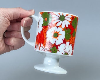 Vintage Retro Blumensockel-Becher, lebendige Orange, Rot, Grün, weiße Blumen Japan-Fuß-Kaffeetasse
