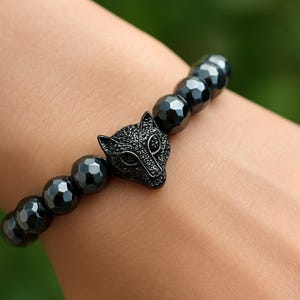 Unisex Hematite Beaded Bracelet with Wolf Head Charm – Black Zircon Detail, Natural Stone Elastic Gift Jewelry