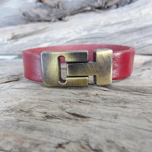 Pulsera de cuero burdeos para hombre, joyería para hombre, cierre magnético de bronce, puño de cuero para hombre, cuero grueso, regalo para él, regalos del Día del Padre imagen 2