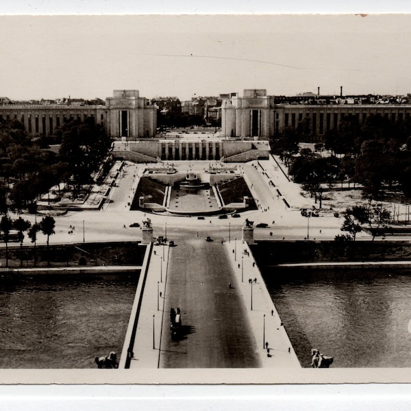 Real Photo PARIS Le Palais de Chaillot  France RPPC  Vintage POSTCARD