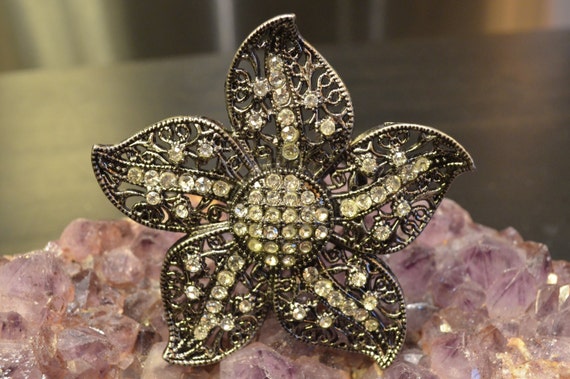 Flower crystal belt buckle Comstock Heritage Poppy Garden | Axel main image 3