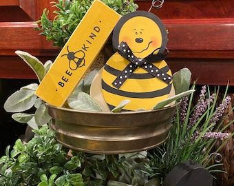 Wood Bee Decor: Spring Tiered Tray Decoration