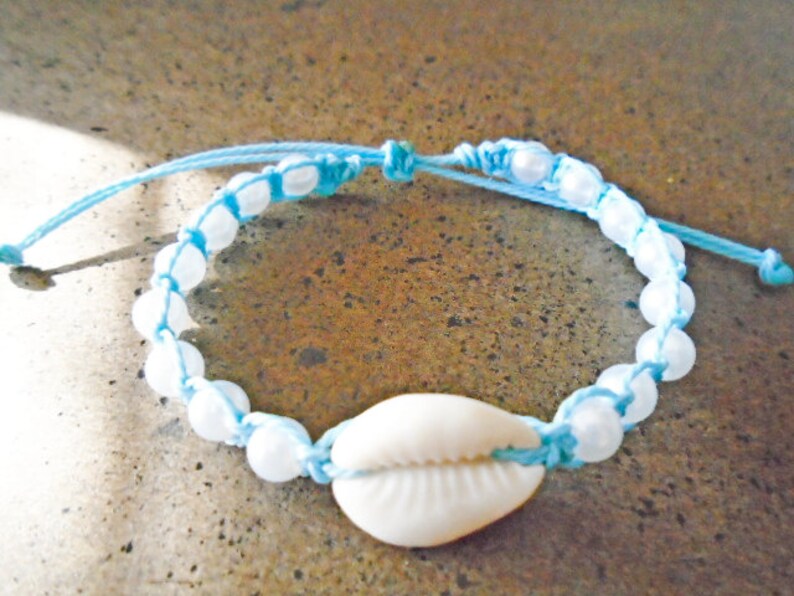 Pearl bracelet Cowrie shell bracelet Girl bracelet Beach bracelet Seashell bracelet Waterproof bracelet Beaded bracelet
