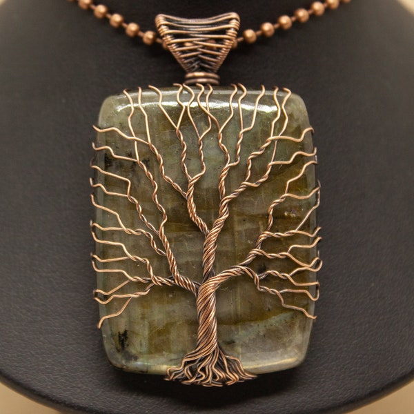 Collier arbre en cuivre sur pierre fine naturelle de Labradorite