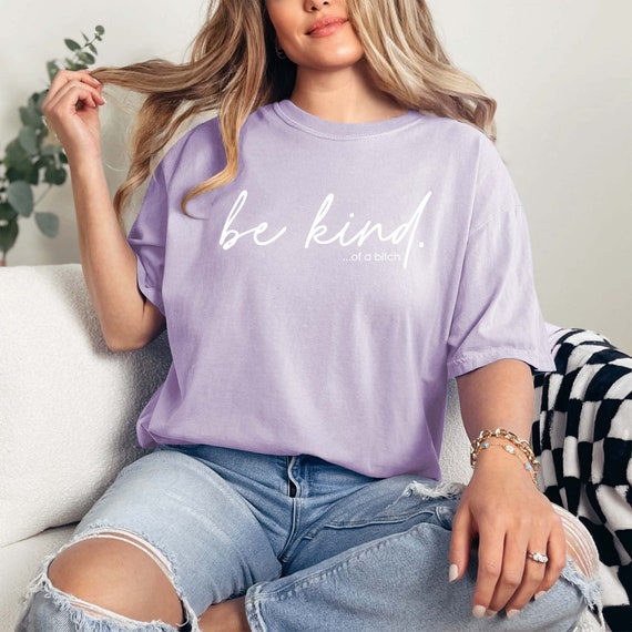 Damen T-Shirt 'Be Kind Of A Bitch' - Lustiger Spruch, Baumwollmix, US-Herstellung, Von Crazy Dog Damen T-Shirt 'Be Kind Of A Bitch' - Lustiger Spruch, Baumwollmix, US-Herstellung, Von Crazy Dog