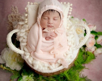 Newborn posing pillow.  Pom pom pillow. Baby photo prop.   Baby crochet pillow.  Newborn girl photo props.  Mini pillow for photography.