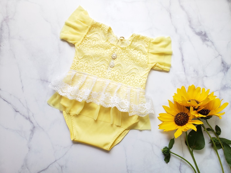 Baby yellow romper. Cake smash outfit 9-12 M Baby yellow lace dress Baby girl picture outfits Baby girl lace clothes