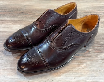 Vintage Tricker's brogueschoenen: bordeauxrood kalfsleer, handgemaakt in Engeland, VS 9