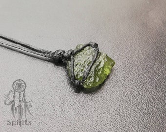 Collana Moldavite • Ciondolo in vero Moldavite grezzo, cristallo curativo per amore • Chakra del cuore, crescita spirituale • Naturale• regalo per lei e per lui