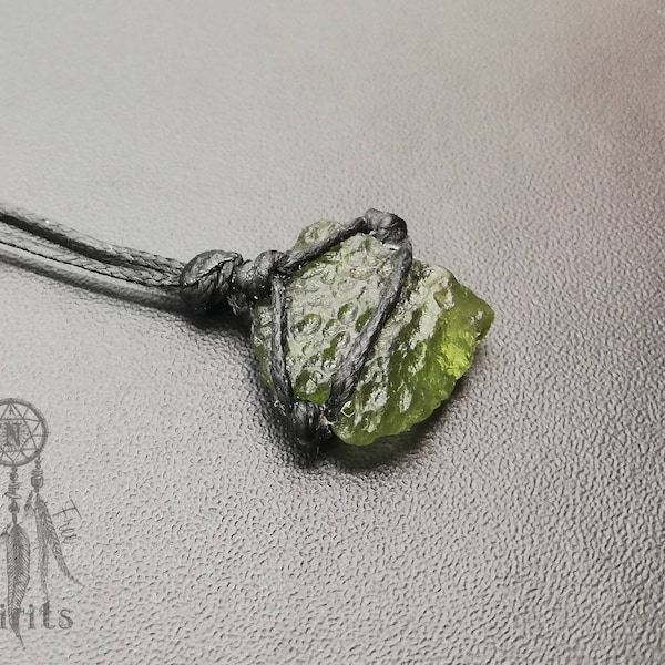 Collana Moldavite • Ciondolo in vero Moldavite grezzo, cristallo curativo per amore • Chakra del cuore, crescita spirituale • Naturale• regalo per lei e per lui