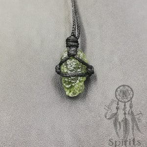 Collier moldavite Véritable pendentif moldavite brut, cristal de guérison pour l'amour Chakra du cœur, croissance spirituelle Naturel cadeau pour elle et lui image 7