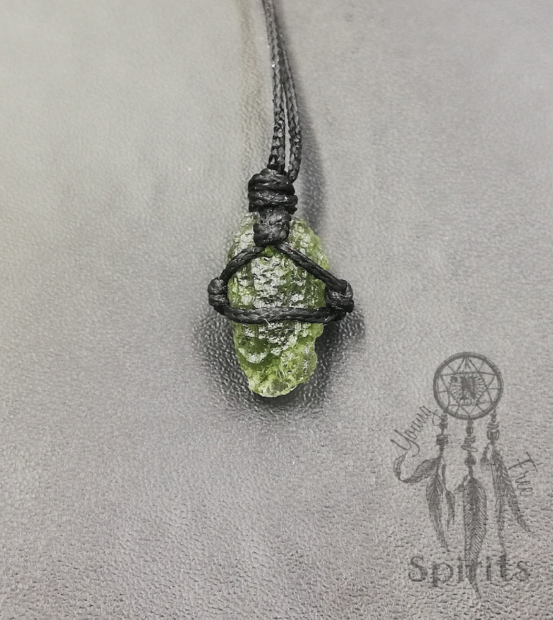 Collier moldavite Véritable pendentif moldavite brut, cristal de guérison pour l'amour Chakra du cœur, croissance spirituelle Naturel cadeau pour elle et lui image 7