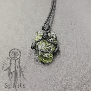 Collier moldavite Véritable pendentif moldavite brut, cristal de guérison pour l'amour Chakra du cœur, croissance spirituelle Naturel cadeau pour elle et lui image 6