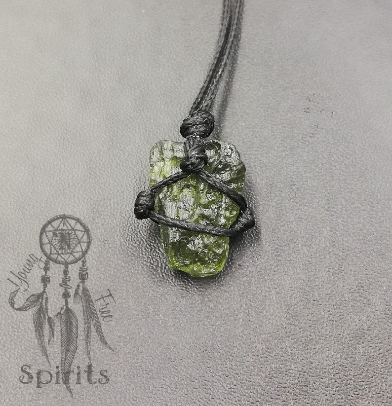 Collier moldavite Véritable pendentif moldavite brut, cristal de guérison pour l'amour Chakra du cœur, croissance spirituelle Naturel cadeau pour elle et lui image 6