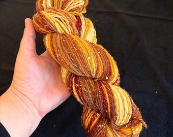 Fio de lã artesanal "GOLDEN AUTUMN" com lantejoulas brilhantes - 180 gramas por metro