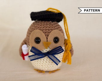 Graduation Owl Crochet Pattern, Owl Amigurumi, Crocheted Bird