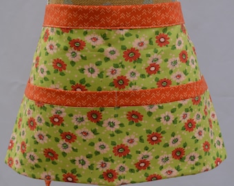 Market Apron - Vendor Apron - Craft Apron - Teacher Apron - Flowers - Utility Apron - Waitress Apron - Teacher Gift - Craft Show - Pockets