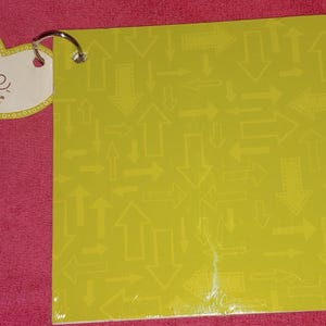 Album en aggloméré ; jaune ; Album 7x7 ; album à couverture rigide; pages en papier cartonné