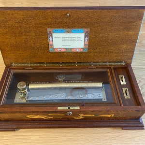 Reuge 144 Note Inlaid Burl Music Box w/ Horse & Carriage Motif Offenbach - Made in Switzerland