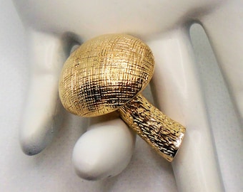 Vintage Adorable Textured and Detailed Gold Tone Mushroom Figural Pin Brooch Designer Signed Castlecliff