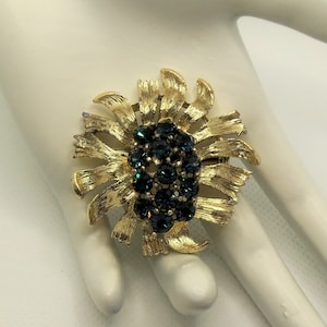 Vintage Detailed Gold Tone Flower with Sapphire Blue Rhinestones Center Floral Pin Brooch