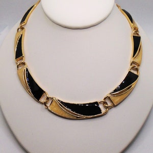 Vintage Gold Tone Marbled Cream and Black Enamel Link Adjustable Necklace Designer Signed Trifari