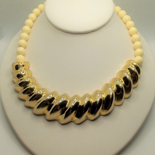 Vintage Gold Tone Chunky Polished Ribbed Gold Tone and Cream Beads Necklace Designer Signed Alexis Kirk