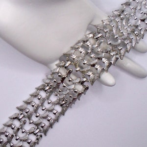 Vintage Textured and Polished Silver Tone Detailed Wide Link Bracelet