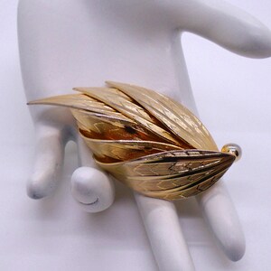 Vintage Kramer NY Gold Tone Leaf Brooch Pin