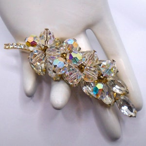 Vintage Juliana D&E broche met strass blad: Aurora Borealis-hangers