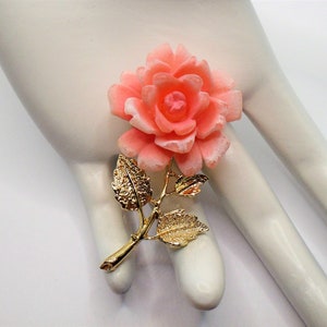 Vintage Polished Gold Tone Detailed Leaves with Pink Molded Plastic Rose Flower Bloom Pin Brooch