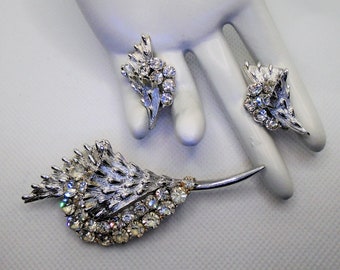 Set di spilla a forma di fiore con strass Coro vintage e orecchini a clip