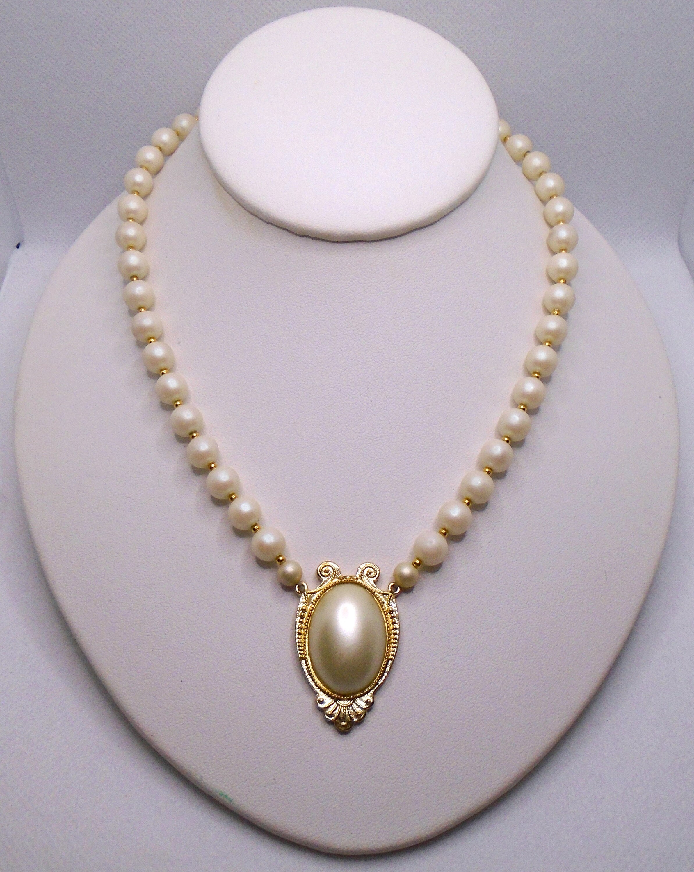 Vintage Faux Pearls and Gold Tone Beads 16 Inch Strand
