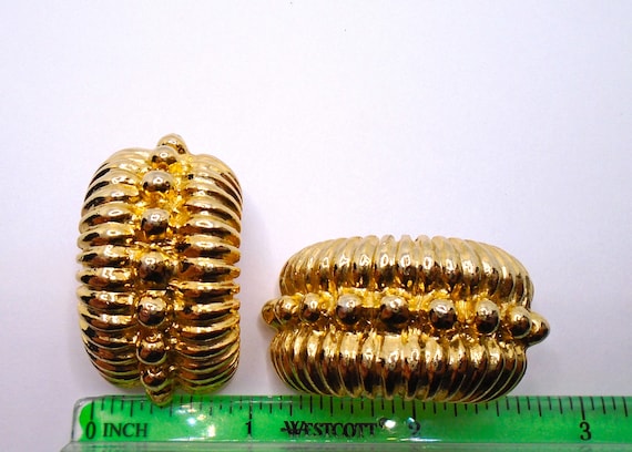 Vintage Polished Gold Tone Large Chunky Clip Earr… - image 5