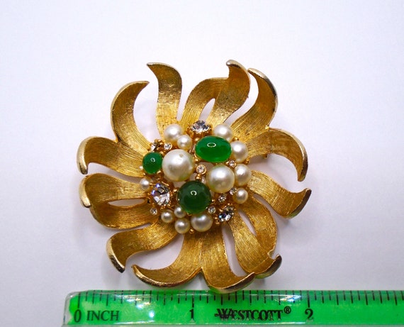 Vintage Textured and Polished Gold Tone Flower wi… - image 5